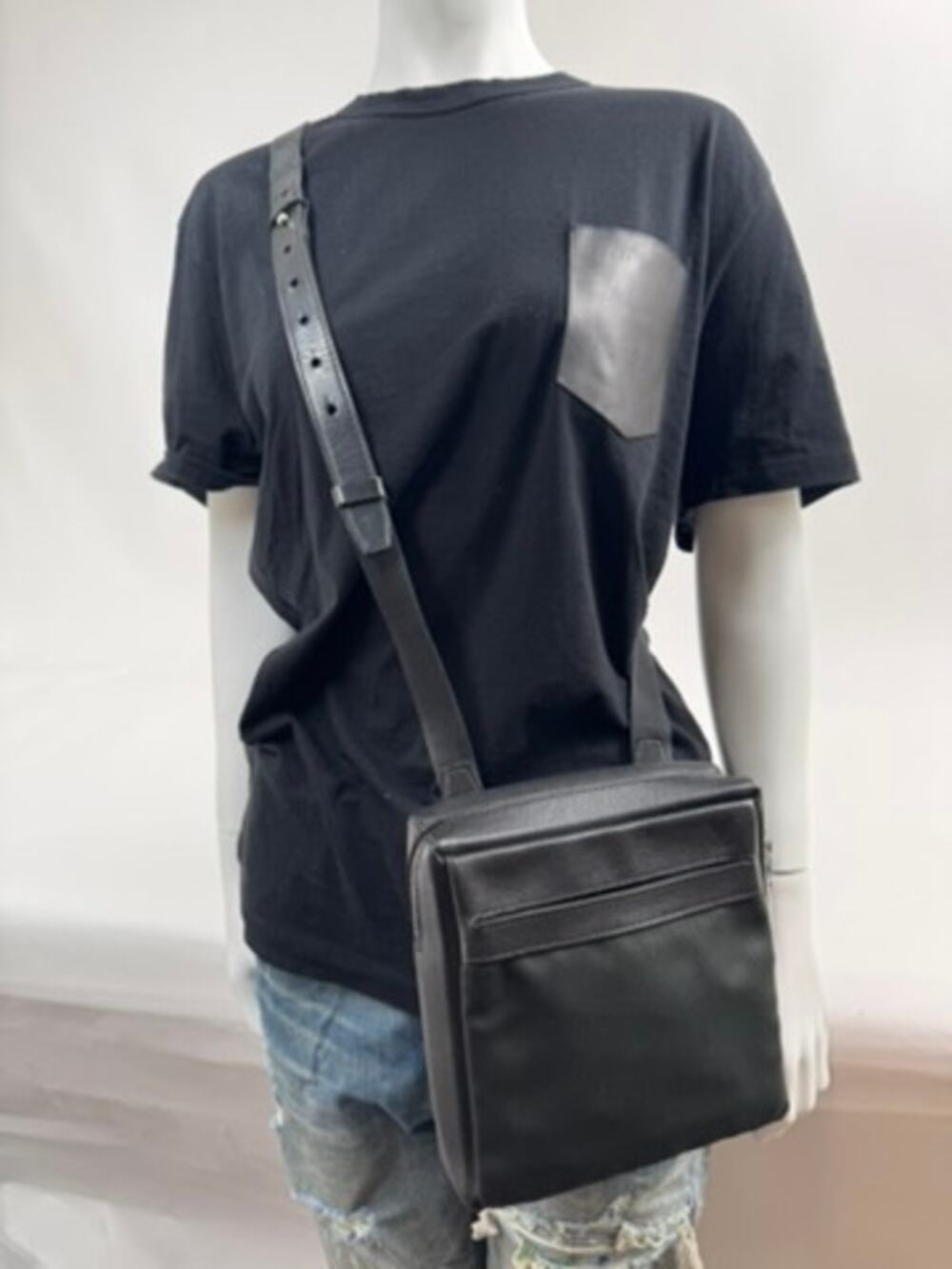 Unisex Louis Vuitton Black Taiga Leather Canvas Sanyan Crossbody Messenger Bag